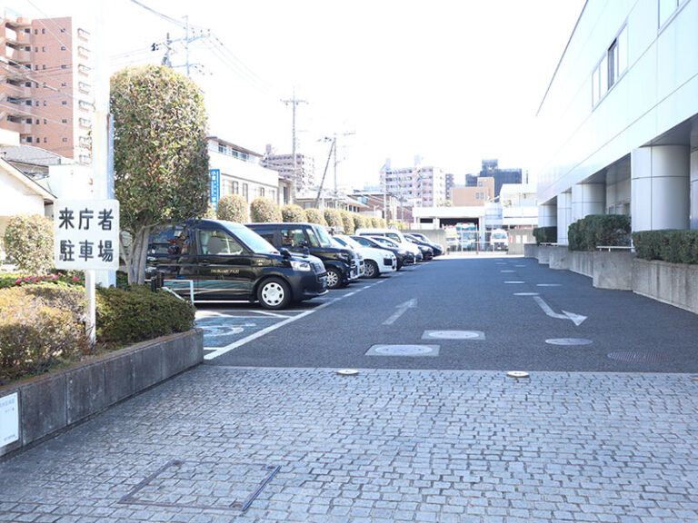 【浦和警察署で免許更新】駐車場はある？手数料の支払いは全てキャッシュレス決済に！現金は使用不可｜写真の持込みが出来るのは鴻巣のみ