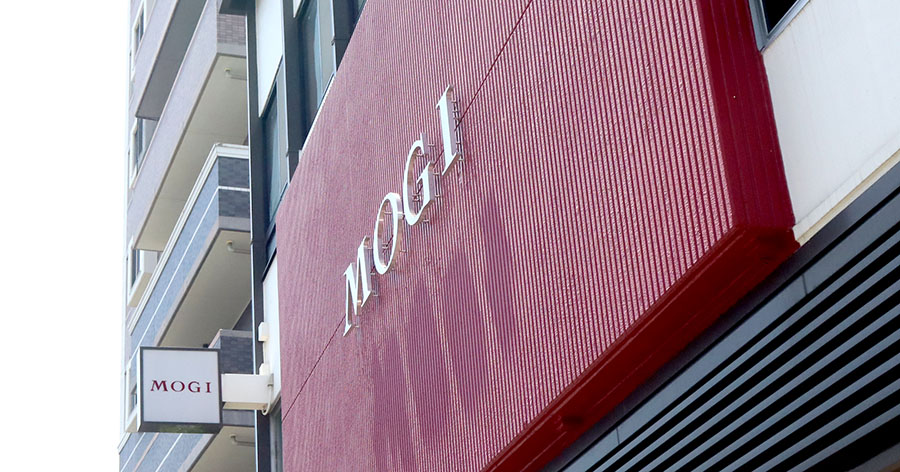 モギカバン本店看板外観