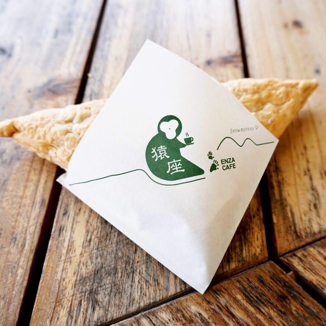 長野 観光地 ENZAカフェのアップルパイ包装紙デザイン スノーモンキーモチーフ